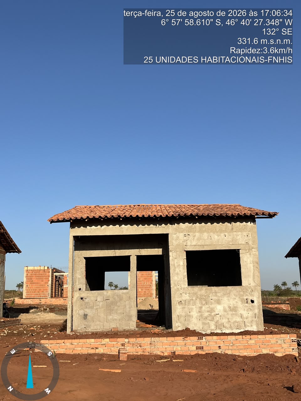 Casa com telhado finalizado