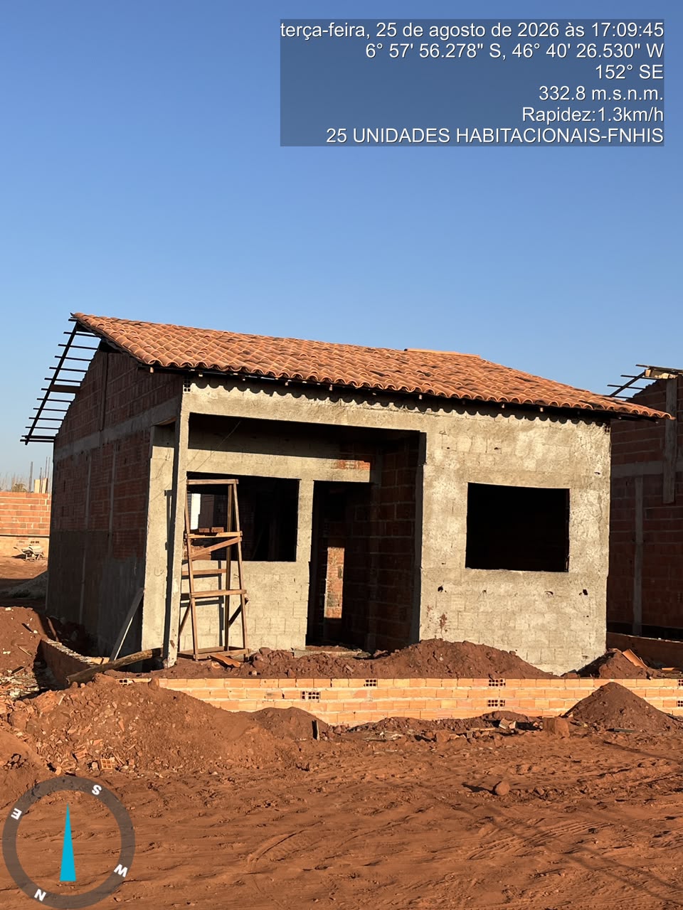 Casa completa com telhado e alvenaria